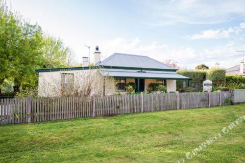 Georgies Cottage - Accommodation Nelson Bay 0