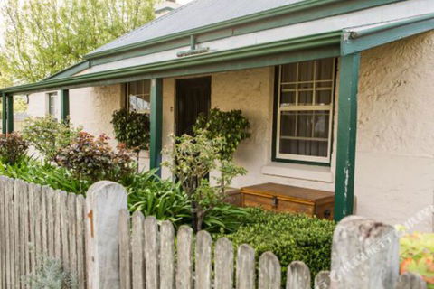 Georgies Cottage - Accommodation Nelson Bay 2