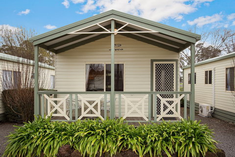 Lake Hamilton Motor Village & Caravan Park - Accommodation Nelson Bay 2