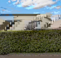 Lake Hamilton Motor Village  Caravan Park