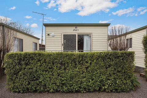 Lake Hamilton Motor Village & Caravan Park - Accommodation Nelson Bay 0