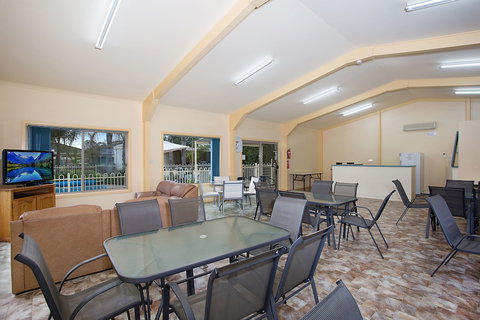 Lake Hamilton Motor Village & Caravan Park - Accommodation Nelson Bay 4