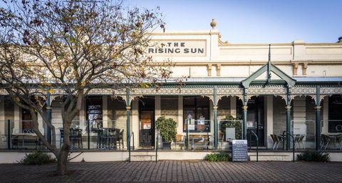 The Rising Sun Hotel - Accommodation Nelson Bay 2