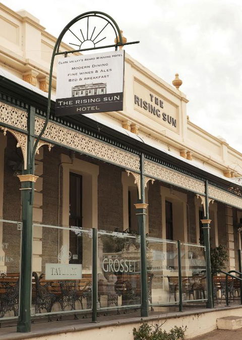 The Rising Sun Hotel - Accommodation Nelson Bay 1