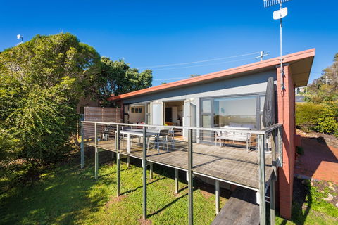 The Love Shack - Accommodation Nelson Bay 0