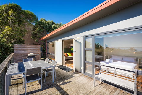 The Love Shack - Accommodation Nelson Bay 2