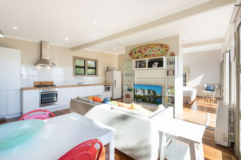The Love Shack - Accommodation Nelson Bay 3