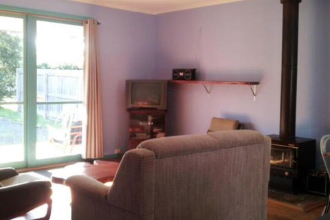 Anglesea Backpackers - Accommodation Nelson Bay 3