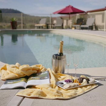 Nightingale Luxury Villas - Accommodation Nelson Bay 2