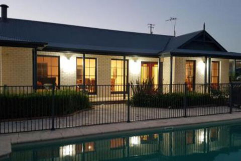 Kia Ora Lookout Retreat - Accommodation Nelson Bay 4