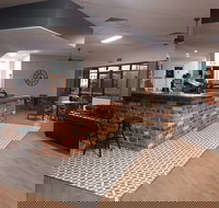 West Peak Hotel - Accommodation Nelson Bay