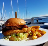 Crusoe's on the Lake - Nelson Bay Accommodation.com