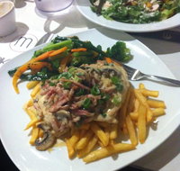 Mike's Grill The Royal Hotel - Accommodation Nelson Bay
