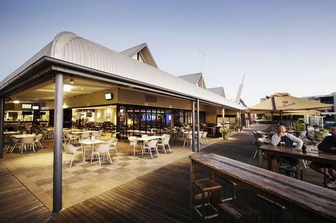 Kawana Waters Hotel - Accommodation Nelson Bay 0