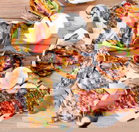 Between 2 Buns - Hoppers Crossing - Nelsons Bay Accommodation