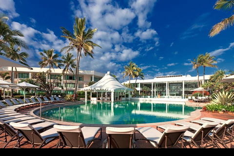 Oasis Pool Bar - Accommodation Nelson Bay 0