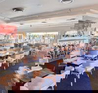 Australian 18 Footers - League Club - Nelson Bay Accommodation.com