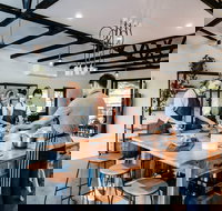 Far Meadow Table - Accommodation Nelson Bay