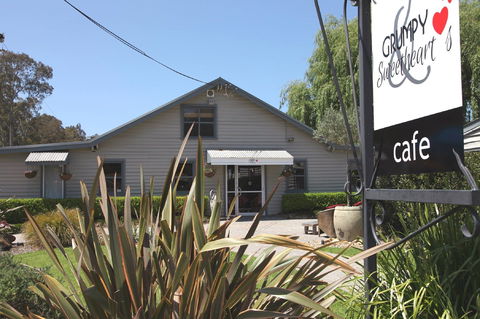 Grumpy And Sweethearts - Accommodation Nelson Bay 0