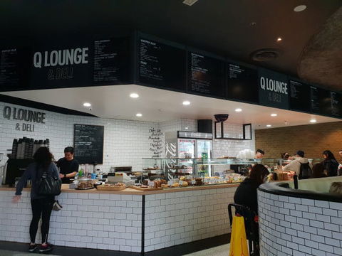 Q Lounge And Deli - Accommodation Nelson Bay 0