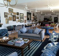 Paper Daisy - Nelson Bay Accommodation.com