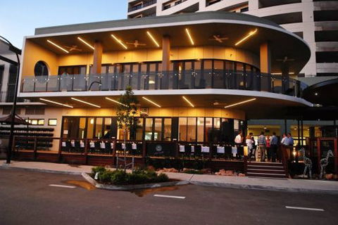 Q Bar & Brasserie On The Avenue - Accommodation Nelson Bay 1