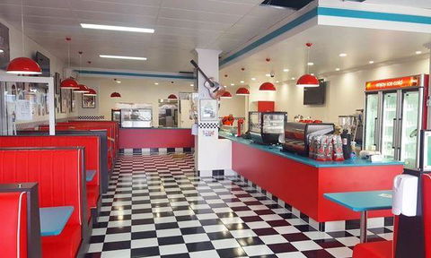 RJ's Rock N Roll Diner - Accommodation Nelson Bay 8