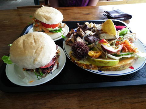 Big Barramundi BBQ Garden - Accommodation Nelson Bay 0