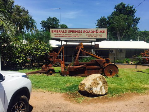 Emerald Springs Roadhouse - Accommodation Nelson Bay 5