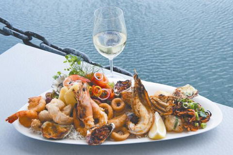 Omeros Bros Seafood Restaurant - Accommodation Nelson Bay 0