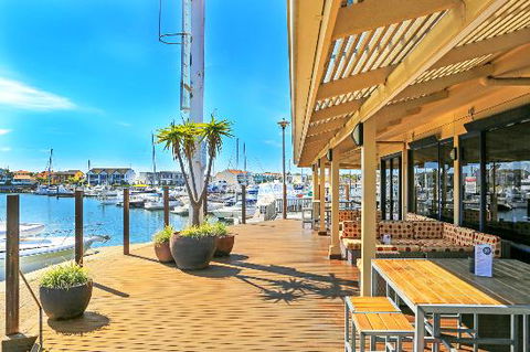 Marina Hotel - Accommodation Nelson Bay 0