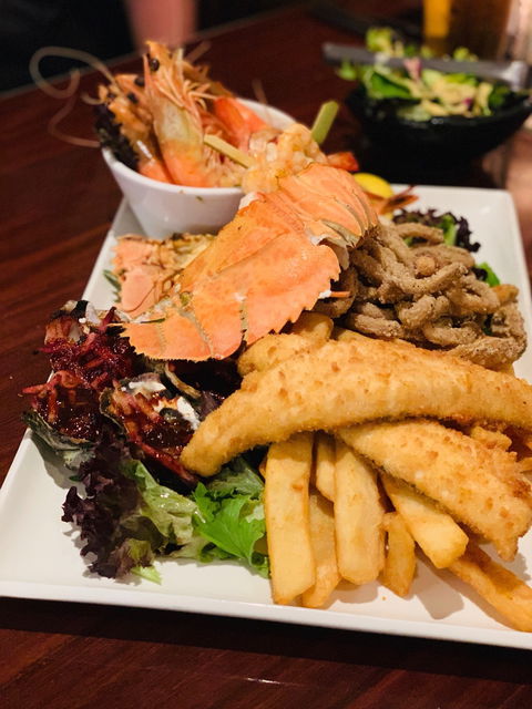 Sarins Bar & Restaurant - Accommodation Nelson Bay 9