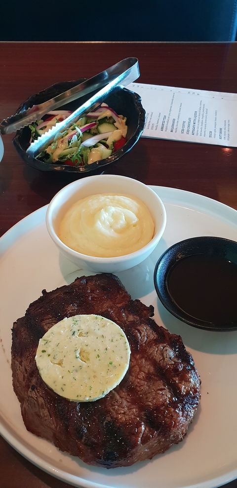 Sarins Bar & Restaurant - Accommodation Nelson Bay 10