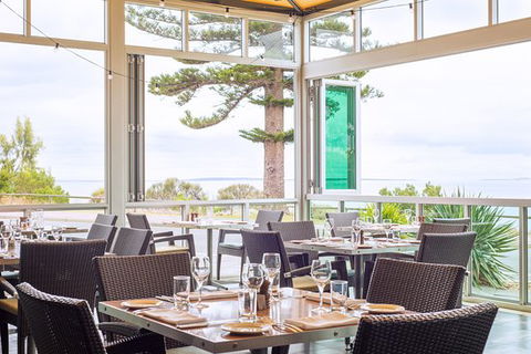 Sarins Bar & Restaurant - Accommodation Nelson Bay 0