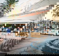 Mano's Restaurant - Accommodation Nelson Bay