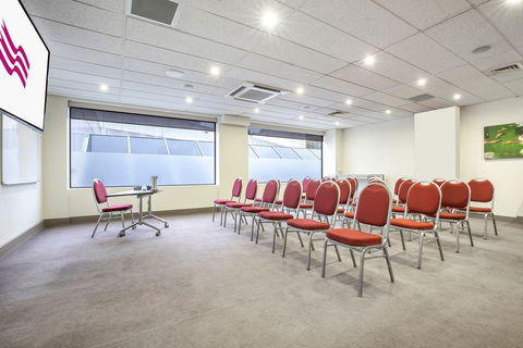Crowne Plaza Canberra - Accommodation Nelson Bay 9