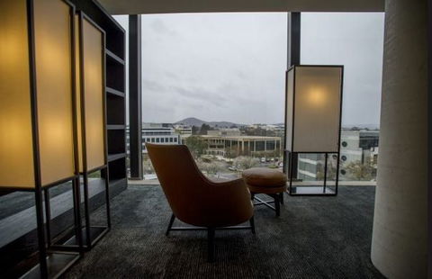 Little National Hotel - Accommodation Nelson Bay 2