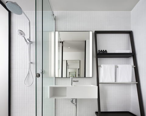 Little National Hotel - Accommodation Nelson Bay 3