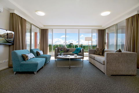 Pacific Suites Canberra - Accommodation Nelson Bay 1