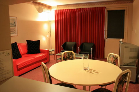 Carlton Clocktower on Lygon - Nelsons Bay Accommodation 1