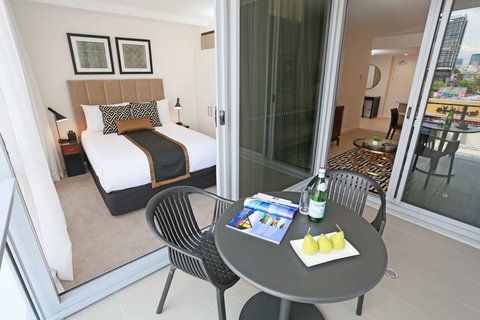 Alex Perry Hotel and Apartments - Accommodation Nelson Bay 2