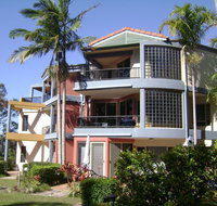 Como Noosa Luxury Riverside Apartments - Nelsons Bay Accommodation