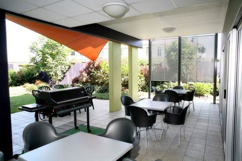 Rocklea International Hotel - Accommodation Nelson Bay 2