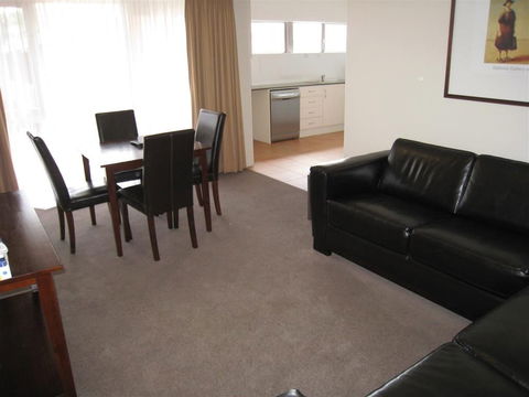 Forrest Hotel & Apartments - Accommodation Nelson Bay 3