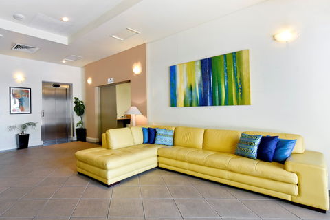 Metro Advance Apartments & Hotel - Accommodation Nelson Bay 2