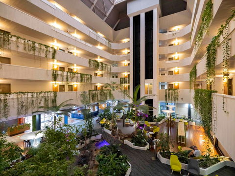 Novotel Darwin Atrium - Accommodation Nelson Bay 2