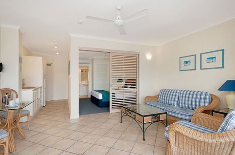 Macrossan House Boutique Holidays Apts - Accommodation Nelson Bay 2