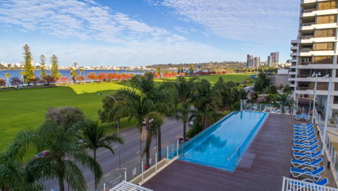Crowne Plaza Perth - Accommodation Nelson Bay 0