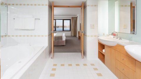 Crowne Plaza Perth - Accommodation Nelson Bay 13
