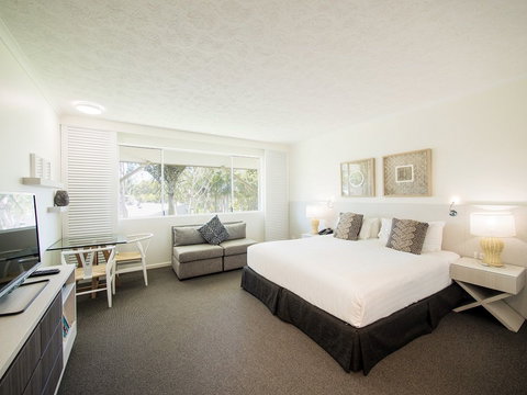 Oaks Oasis, Caloundra - Nelsons Bay Accommodation 2